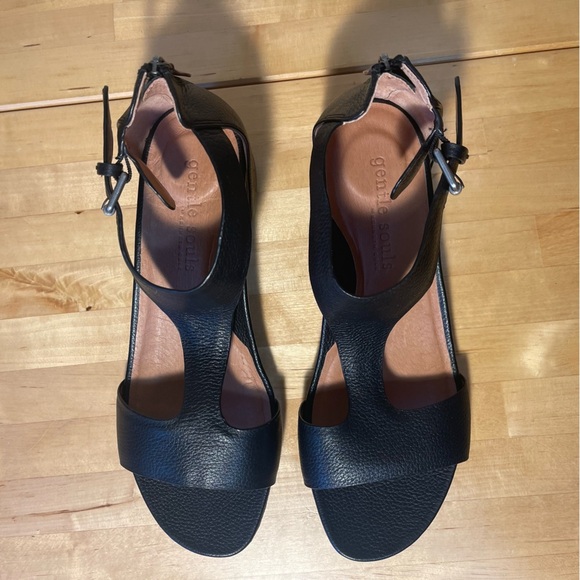 Gentle Souls by Kenneth Cole Women's Gisele Leather Platform Wedge Sandals - Picture 4 of 14